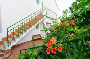 Отель Apartments Mladenka  Трогир